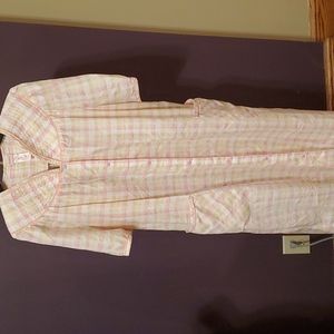 🌷Sweet Treasures short sleeve snap front gown